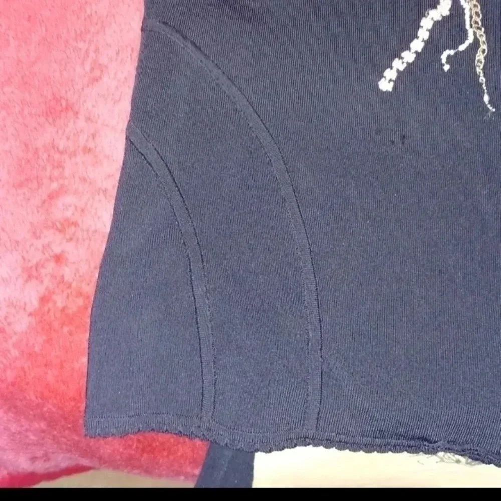 sleeveless top with dragonfly embroidery - Picture 7 of 8